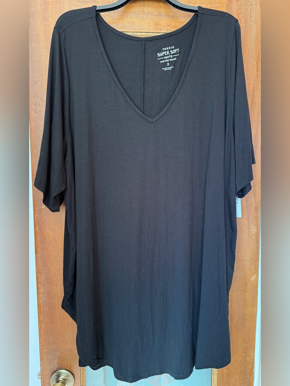 Torrid Super Soft Knits Black V Neck Short Sleeve Tunic Tee Top Shirt Plus Size
